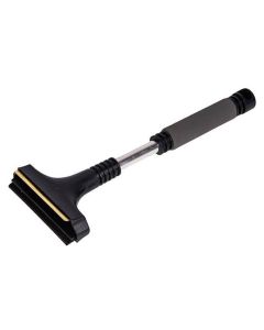 Isskrapa med metallblad och långt handtag