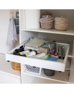 Justérbar udtræksskuffe til skab